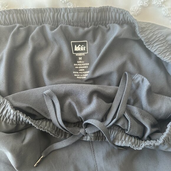 REI Women's Size M Grey Hiking Shorts - Picture 4 of 4